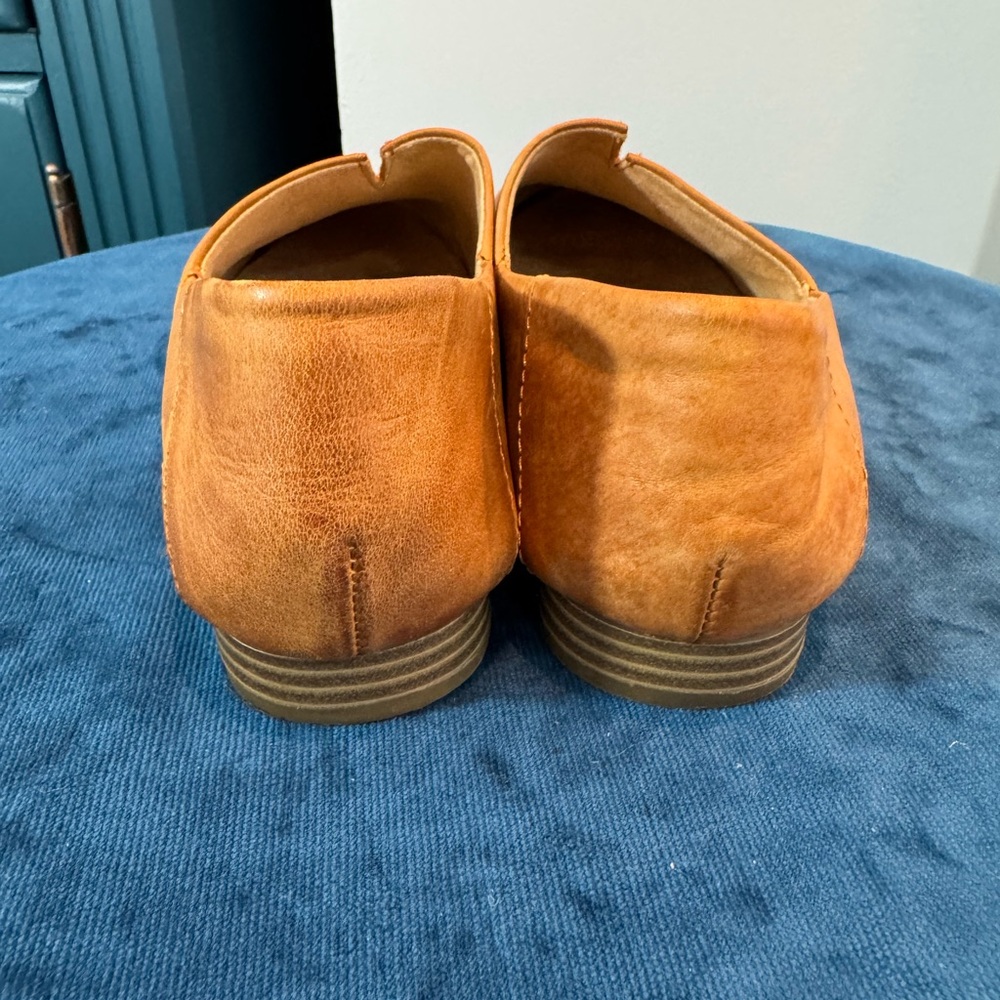 boc Women's Suree Leather slip on Loafers in a tan/cognac - Picture 4 of 8